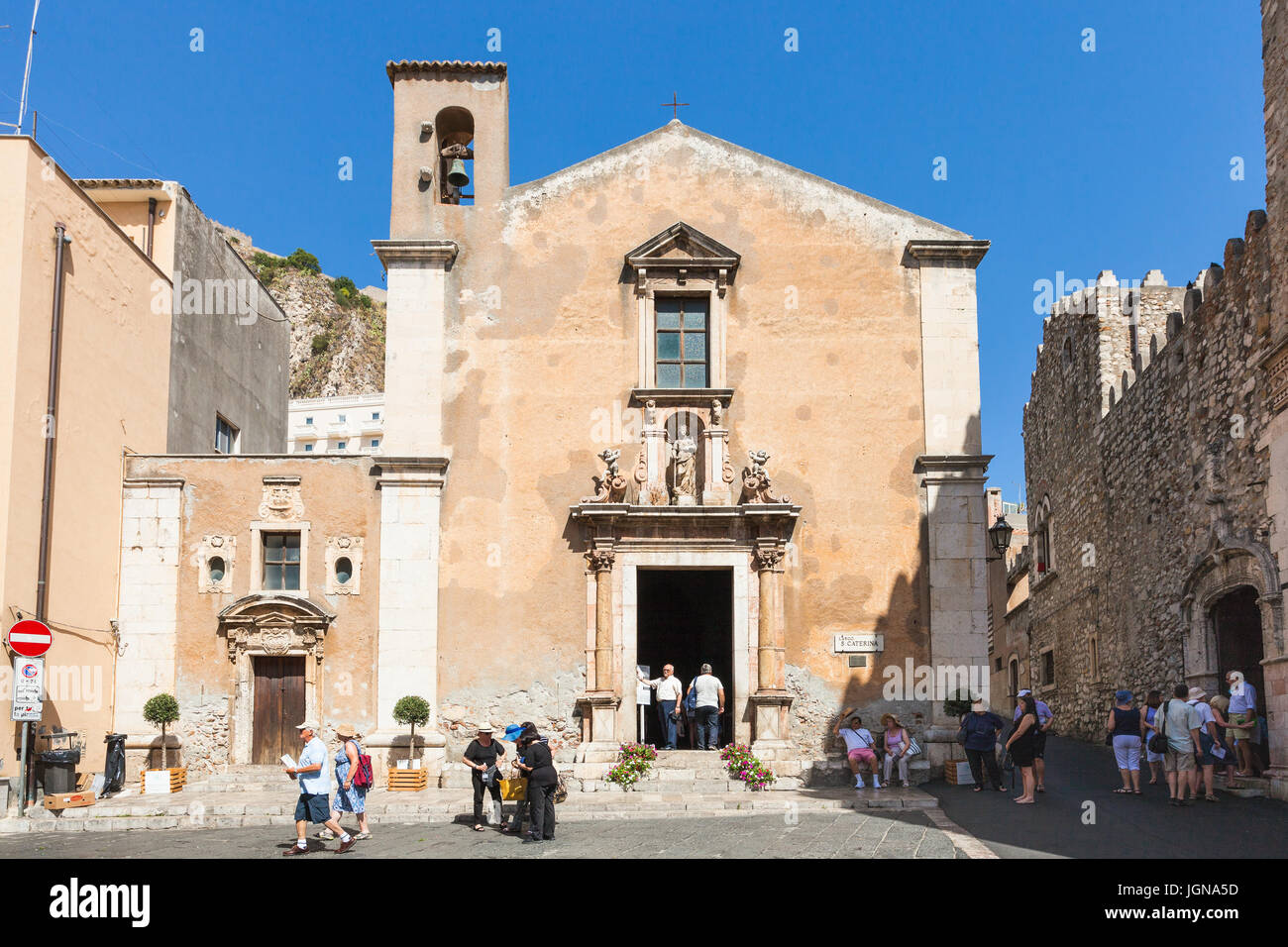 TAORMINA, ITALY - JUNE 29, 2017: tourists near church Chiesa di santa Caterina d' Alessandria and Palazzo Corvaia on square Piazza Badia in Taormina.  Stock Photo