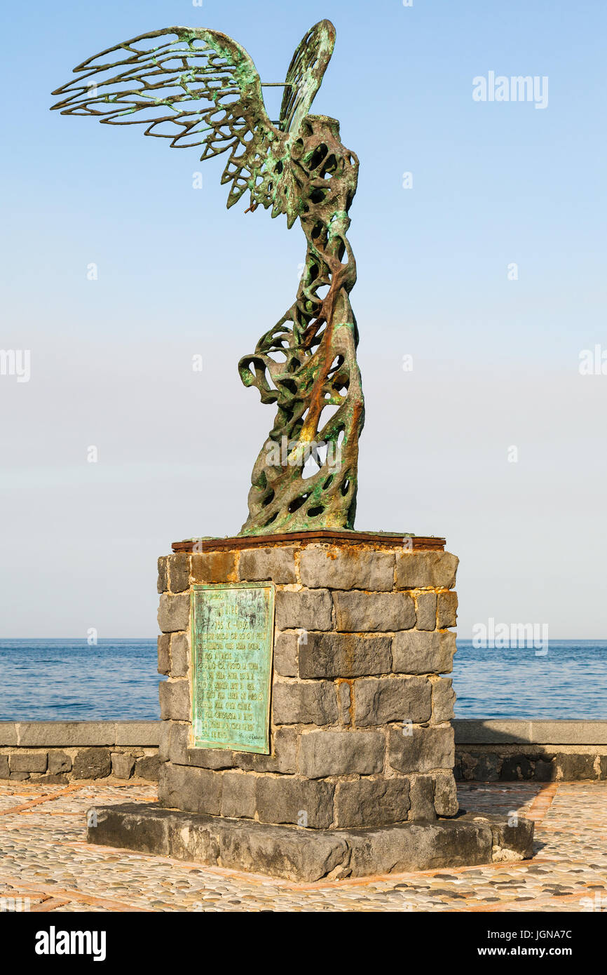 GIARDINI NAXOS, ITALY - JUNE 30, 2017: Nike sculpture on waterfront in  Giardini-Naxos town in summer evening. Giardini Naxos is seaside resort on  Ioni Stock Photo - Alamy