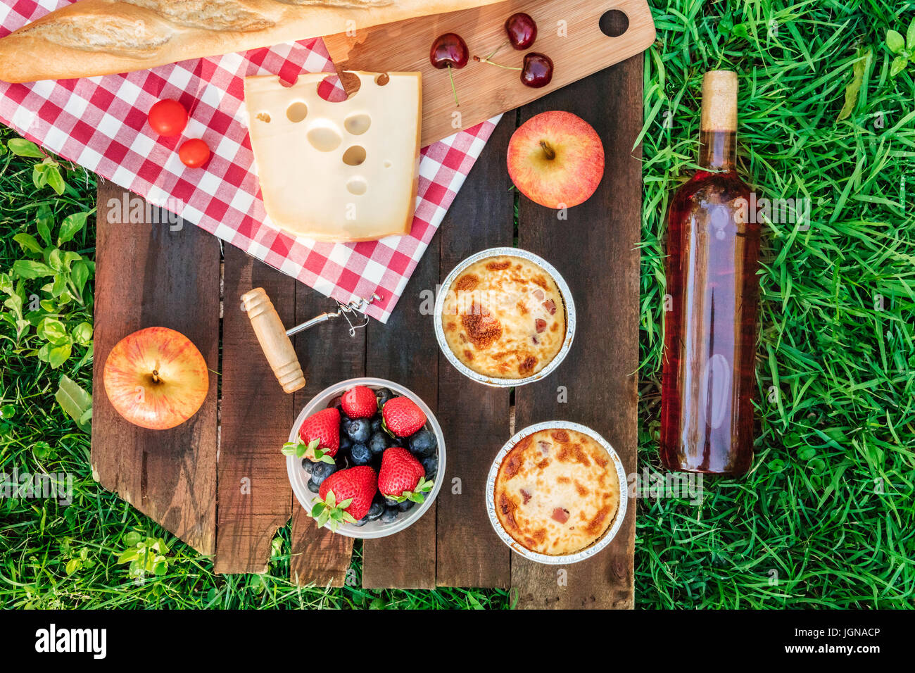 Picnic food hires stock photography and images Alamy