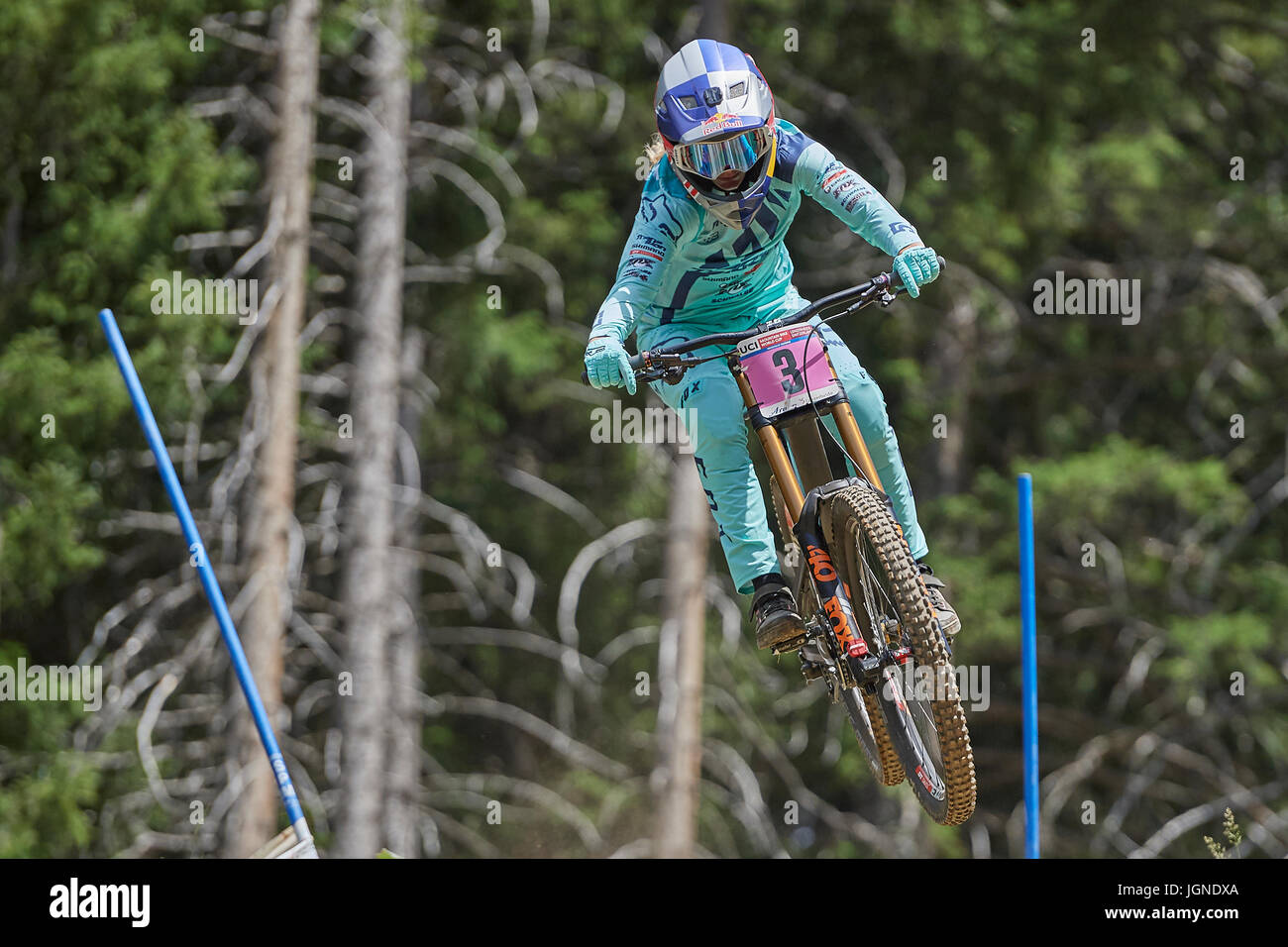 Lenzerheide, Switzerland. 8 July 2017. Tahnee Seagrave from TRANSITION BIKES/FMD  FACTORY RACING during the UCI Mountain Bike Downhill Worldcup in  Lenzerheide. © Rolf Simeon/bildgebend.ch/Alamy Live News Stock Photo - Alamy