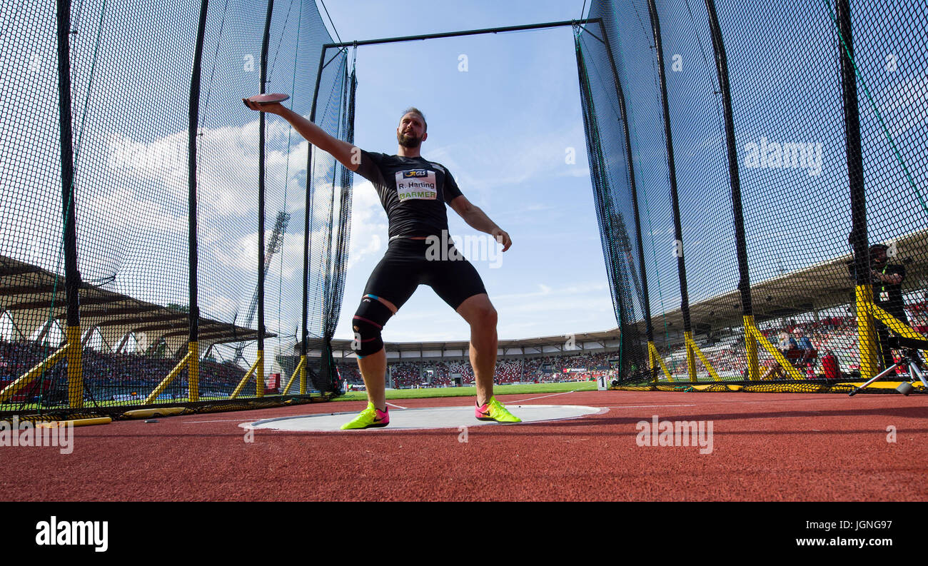 Discus throwing champion hires stock photography and images Alamy