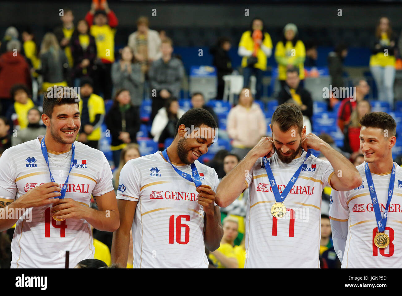 Curitiba, Brazil. 08th July, 2017. Italian players celebrate victory against Brazil in the final of the world volleyball league against France at Arena of Baixada stadium in the city of Curitiba this Saturday (08). Credit: Brazil Photo Press/Alamy Live News Stock Photo