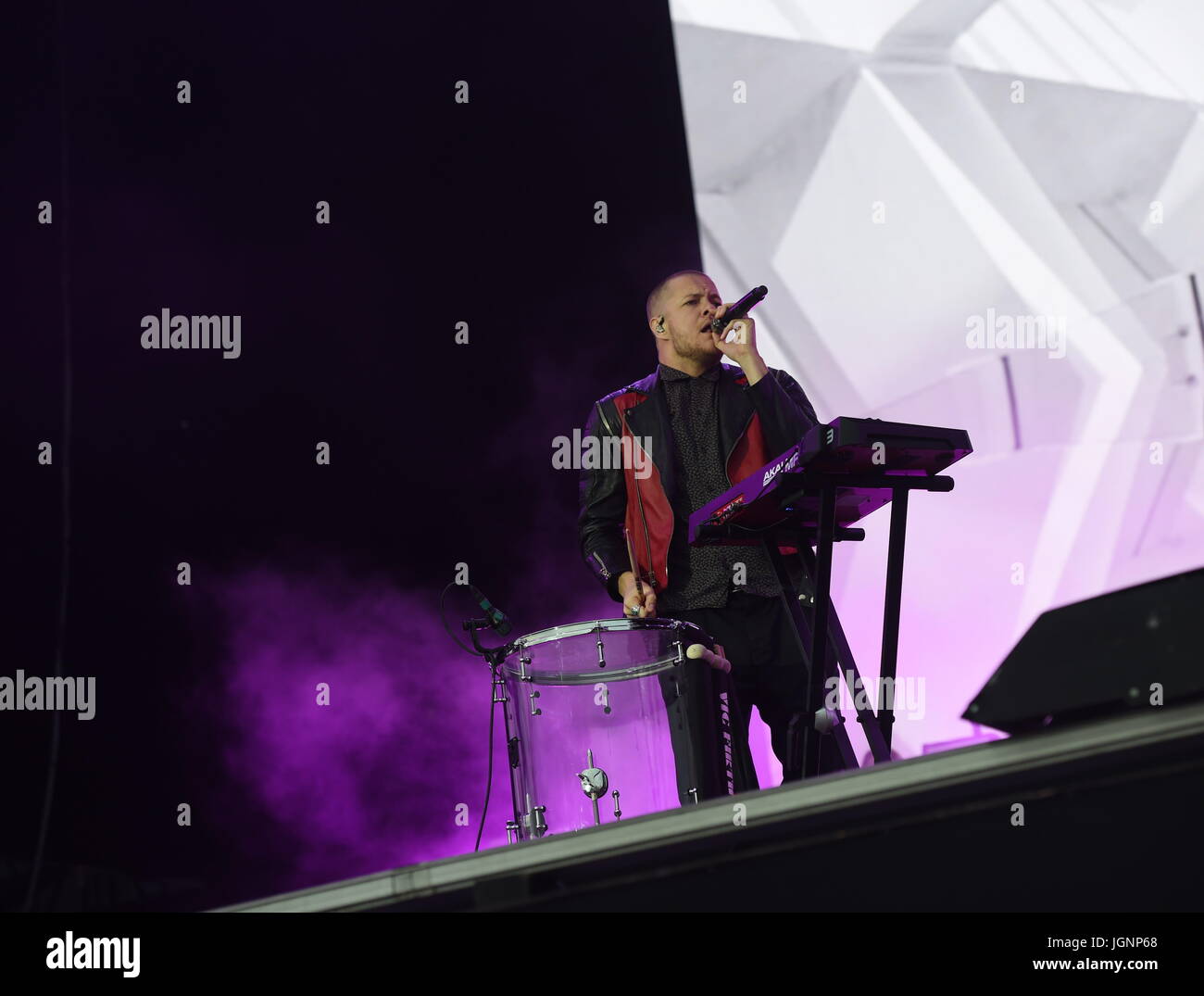 Lisbon, Portugal. 8th July, 2017. US band Imagine Dragons' singer and guitarist Dan Reynolds performs during the 11th Alive Festival in Lisbon, Portugal, on July 8, 2017. Credit: Zhang Liyun/Xinhua/Alamy Live News Stock Photo