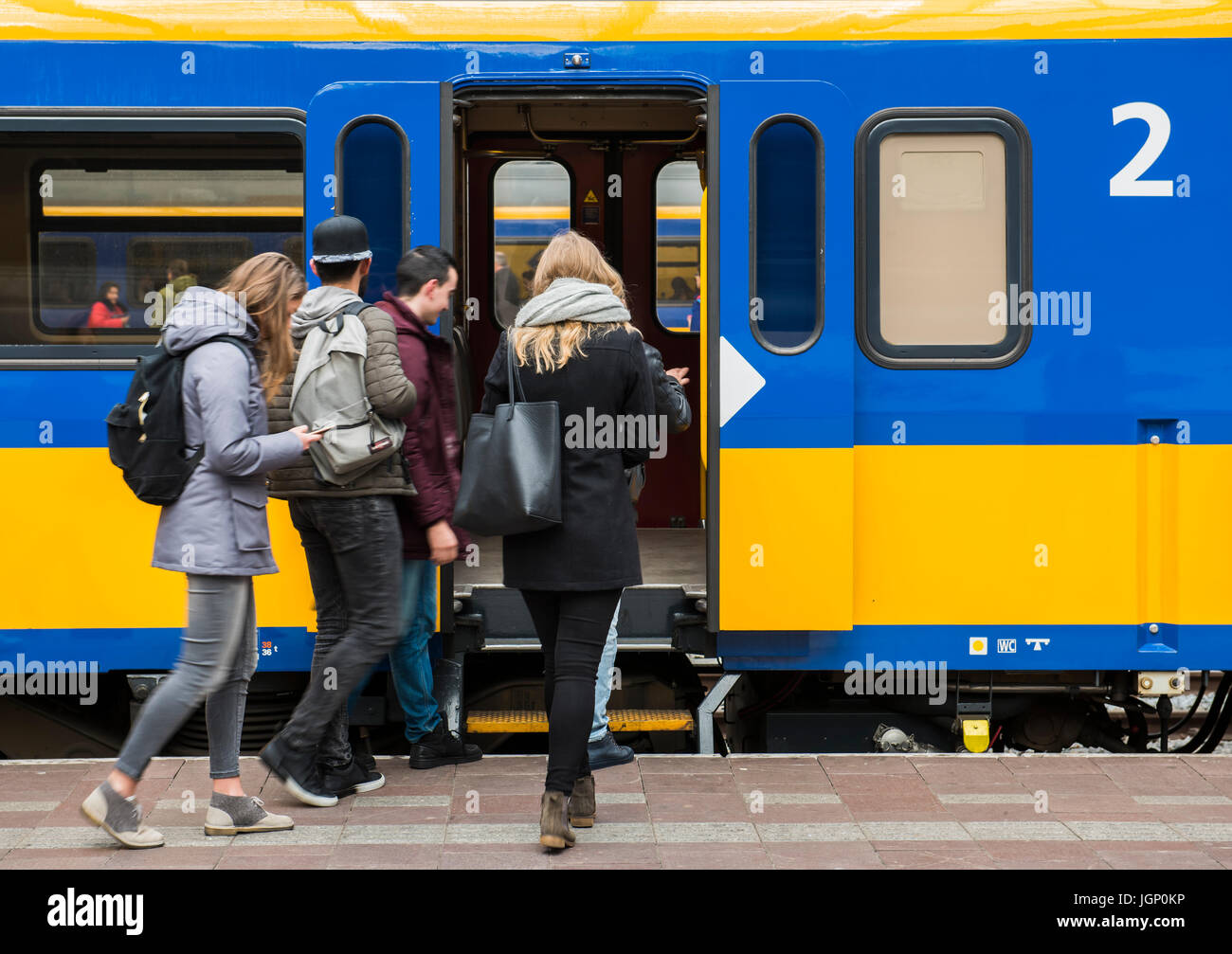 Unidentified Passengers Standing on the Doors of Running Local Train during  Rush Hours Editorial Stock Image - Image of speed, platform: 168031114
