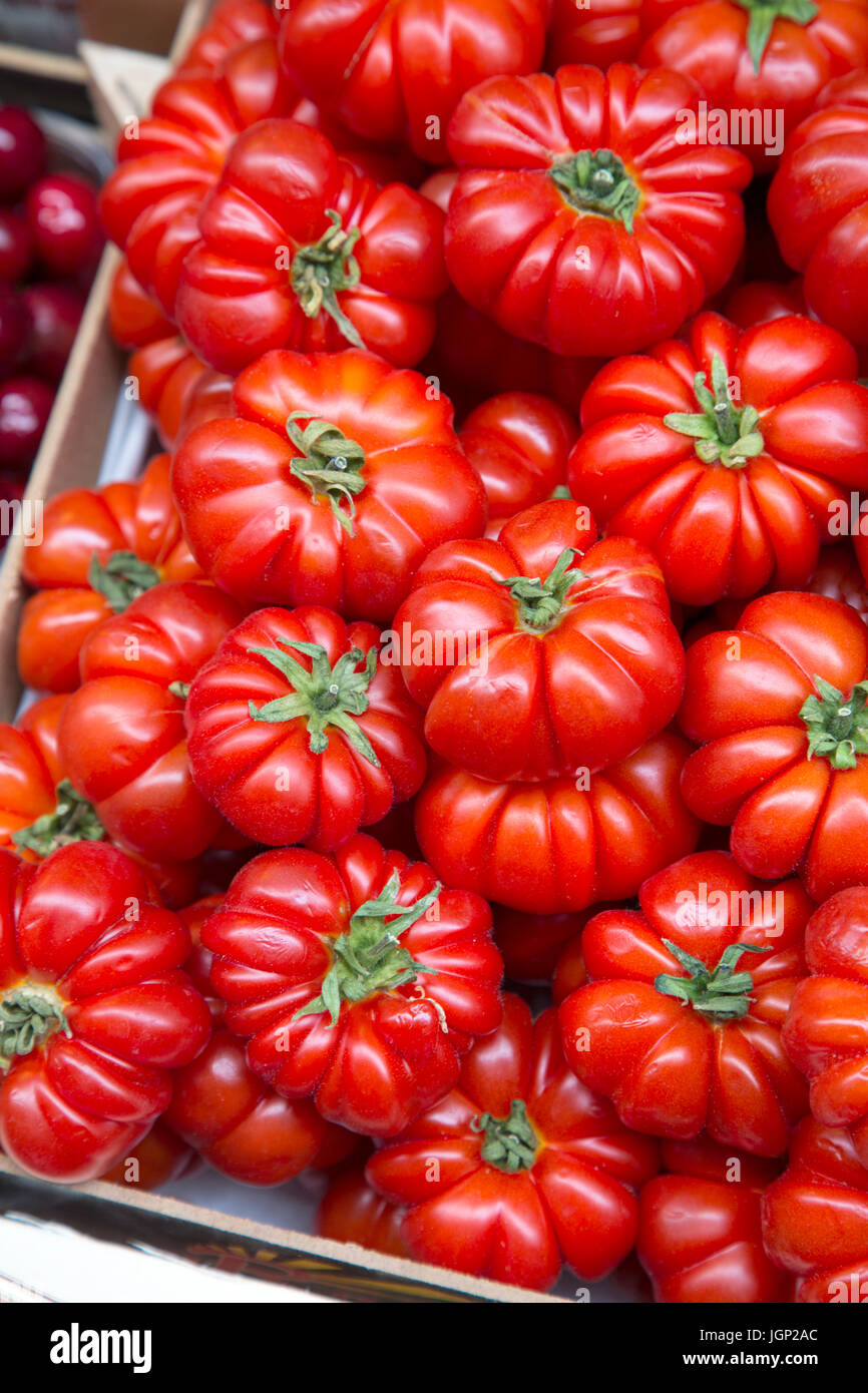 Red Tomato Background on Market Stall Stock Photo - Alamy
