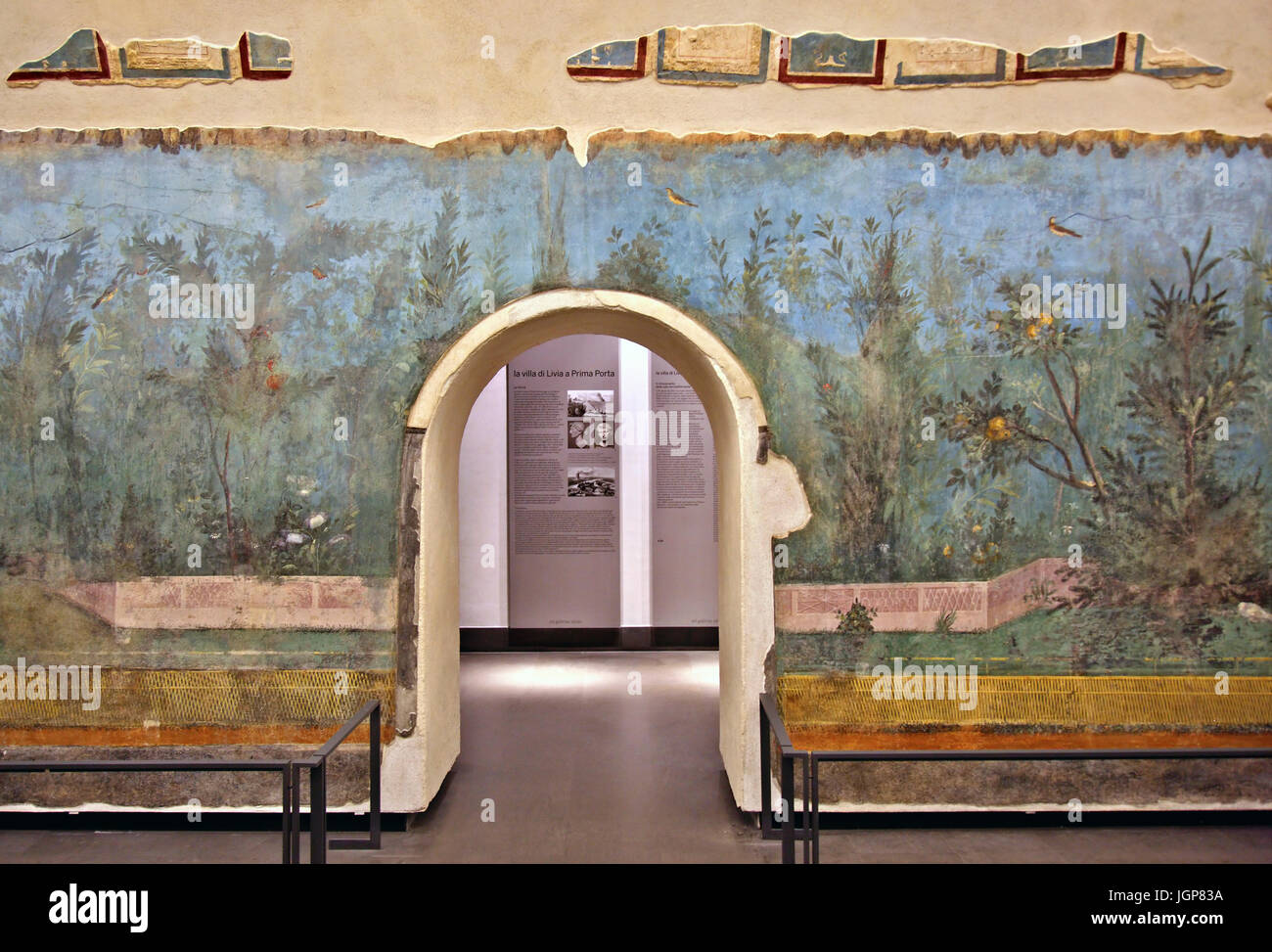 Frescoed wall from the Villa of Livia in the Museo Nazionale Romano: Palazzo Massimo Alle Terme, Rome, Italy Stock Photo