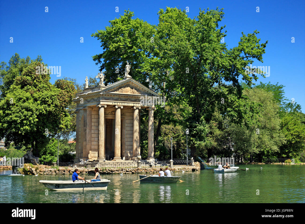 Villa boat High Resolution Stock Photography and Images Alamy