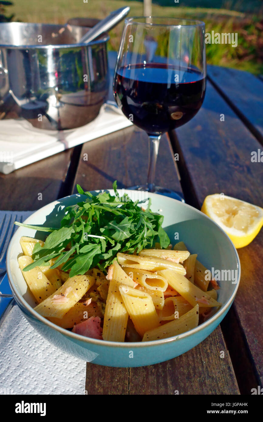 Bowl of pasta with smoked salmon and rocket Stock Photo - Alamy