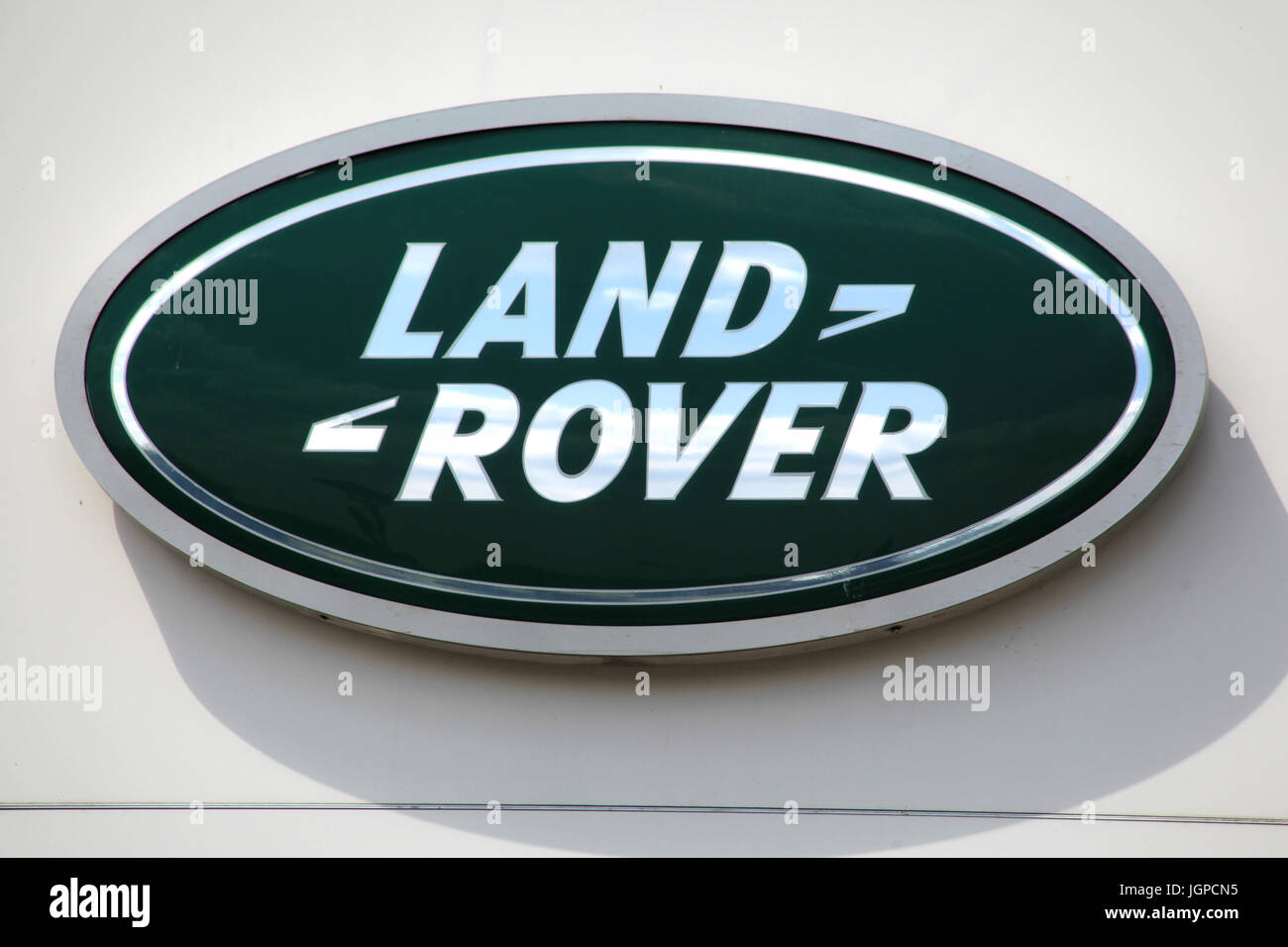 Land rover car dealership hi-res stock photography and images - Alamy