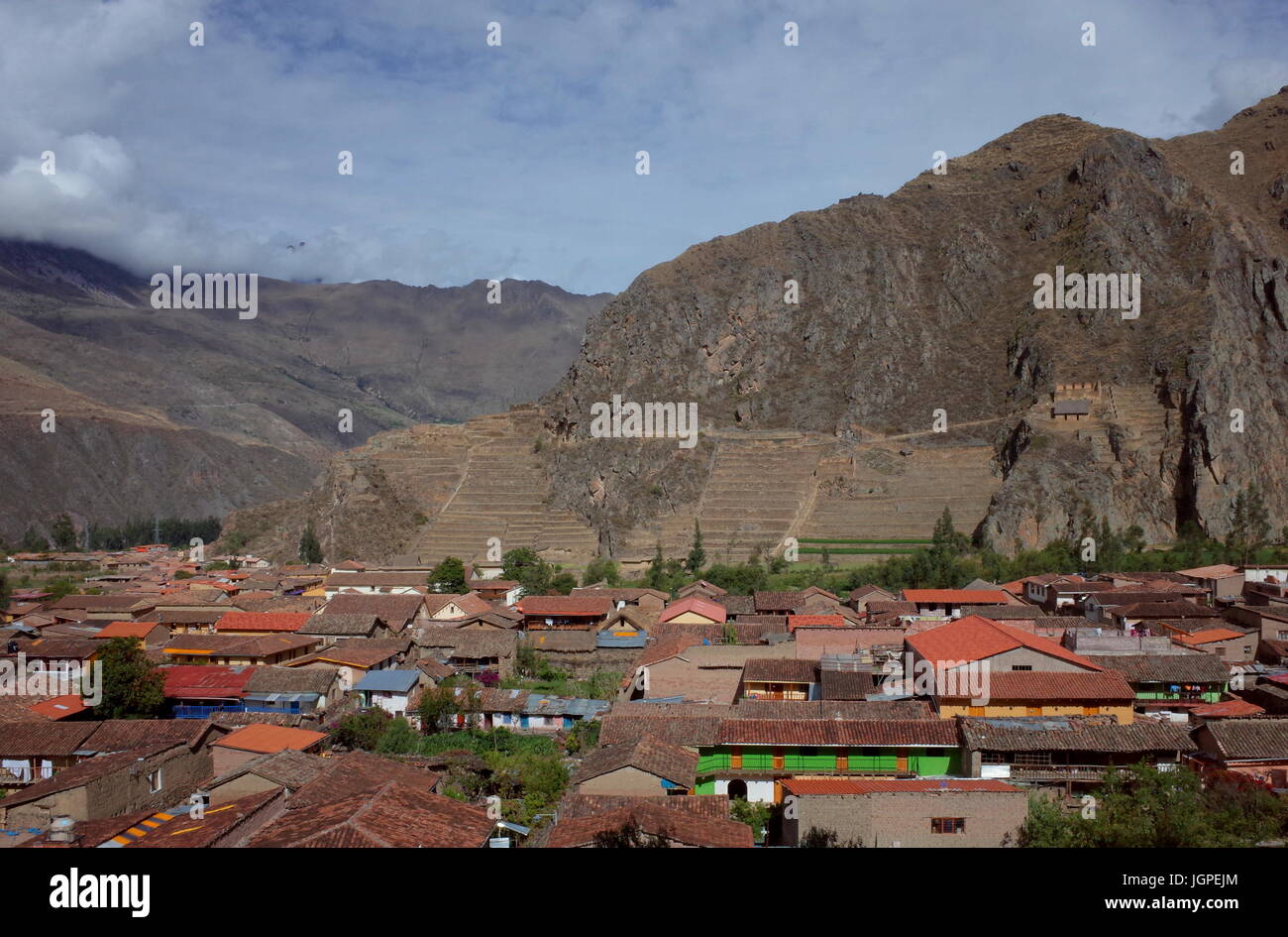 A view of Ollantaytambo town and the Inca ruins Stock Photo