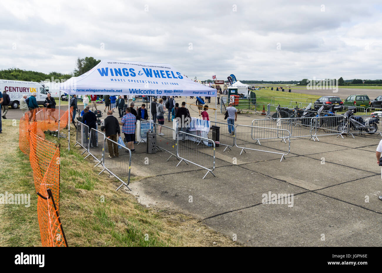 Wings and wheels hires stock photography and images Alamy