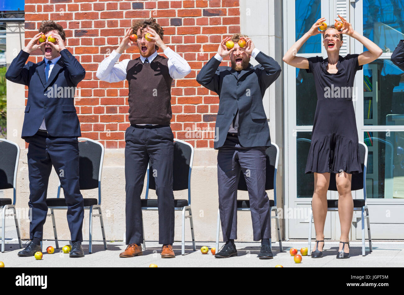 Bournemouth, Dorset, UK. 9th July, 2017. Smashed by Gandini Juggling at