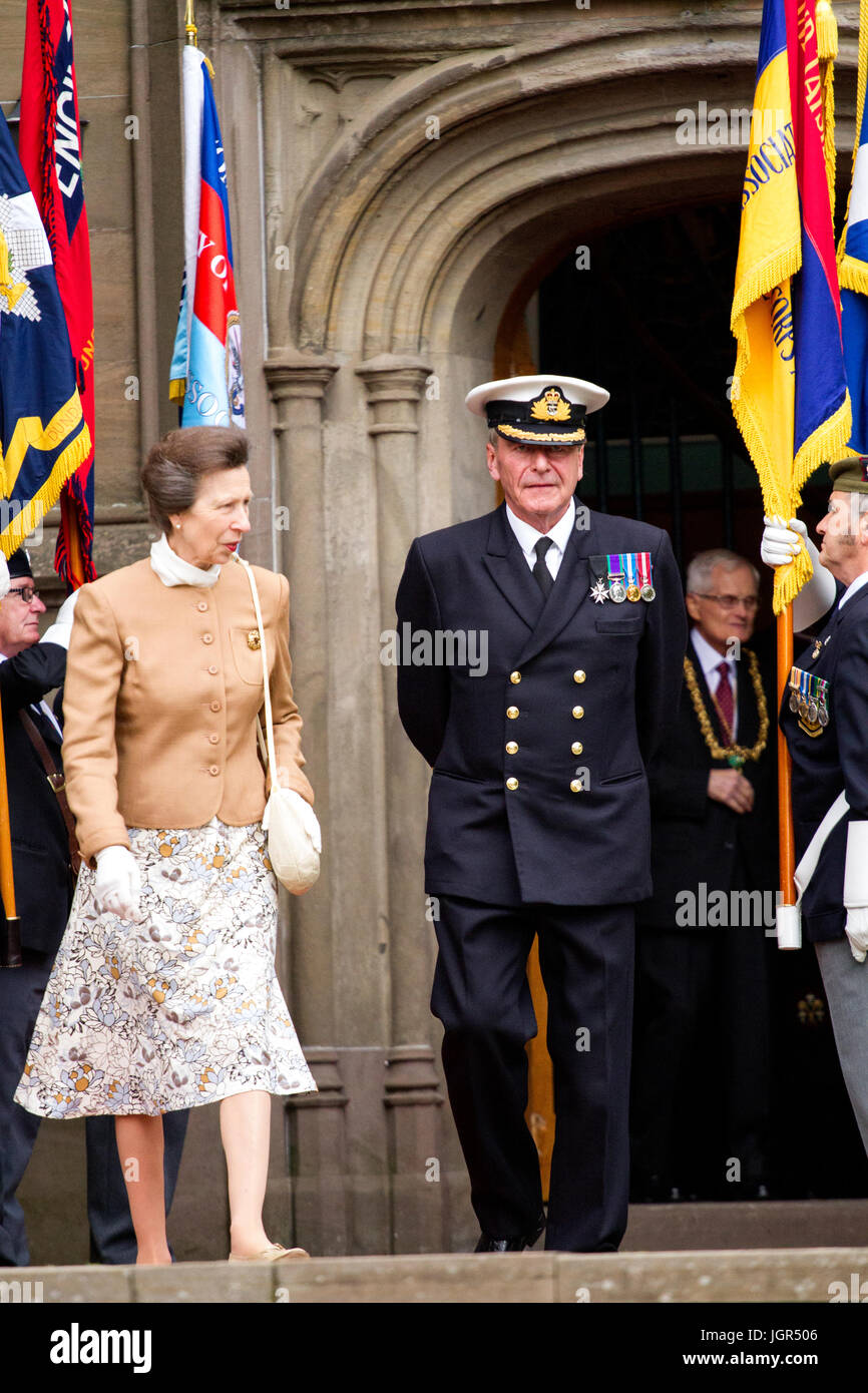 Dundee, Tayside, Scotland, UK. 10th July, 2017. Official engagements undertaken by members of the Royal Family today. Princess Anne visits Dundee to commemorate sailors who lost their lives a hundred years ago during the First World War. The service took place at The Steeple Church along the Nethergate in Dundee, Scotland. Credits Credit: Dundee Photographics/Alamy Live News Stock Photo