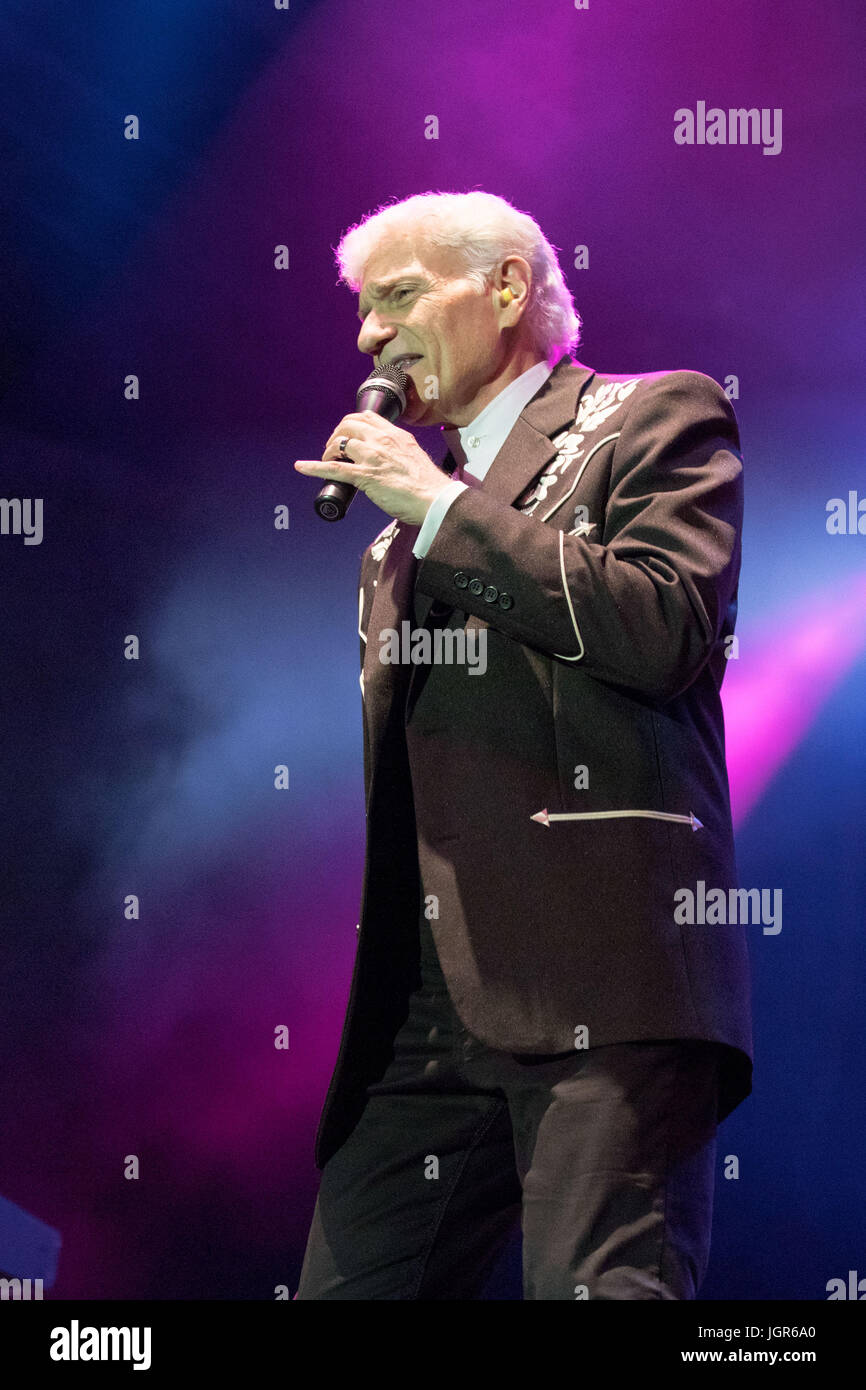 Milwaukee, Wisconsin, USA. 8th July, 2017. DENNIS DEYOUNG performs the music of Styx at Henry Maier Festival Park during Summerfest in Milwaukee, Wisconsin Credit: Daniel DeSlover/ZUMA Wire/Alamy Live News Stock Photo