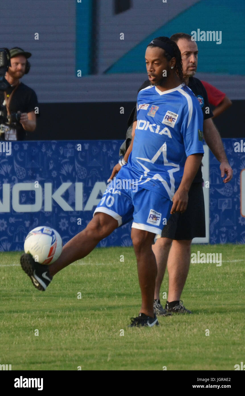 Former england footballers hi-res stock photography and images - Alamy