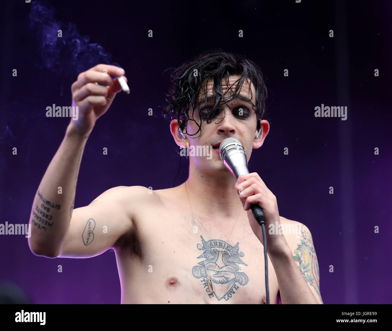 Matthew Healy from The 1975 performs on the main stage at the TRNSMT music festival at Glasgow Green in Glasgow with a Sunday line-up of acts including Twin Atlantic and Biffy Clyro.  PRESS ASSOCIATION Photo. Picture date:Sunday 9th July ,2017. Photo credit should read: Andrew Milligan/PA Wire. Stock Photo