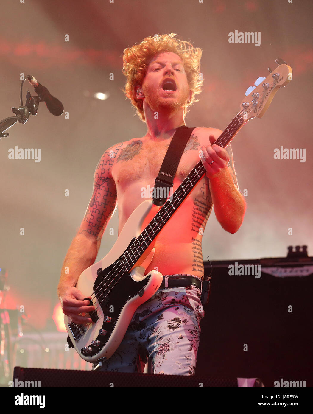 James Johnston from Biffy Clyro performs on the main stage at the TRNSMT music festival at Glasgow Green in Glasgow with a Sunday line-up of acts including Twin Atlantic and Biffy Clyro.  PRESS ASSOCIATION Photo. Picture date:Sunday 9th July ,2017. Photo credit should read: Andrew Milligan/PA Wire. Stock Photo