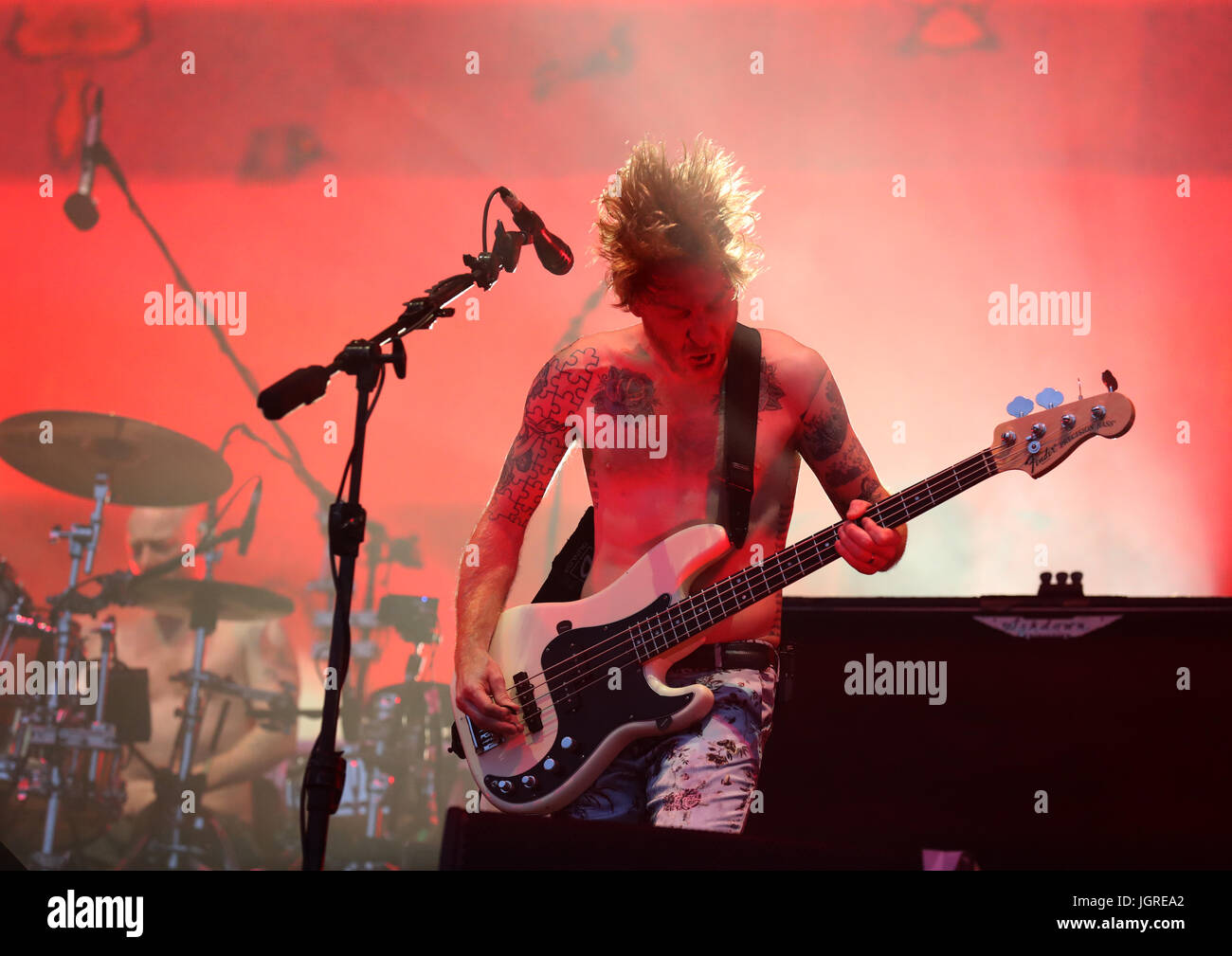 James Johnston from Biffy Clyro performs on the main stage at the TRNSMT music festival at Glasgow Green in Glasgow with a Sunday line-up of acts including Twin Atlantic and Biffy Clyro.  PRESS ASSOCIATION Photo. Picture date:Sunday 9th July ,2017. Photo credit should read: Andrew Milligan/PA Wire. Stock Photo
