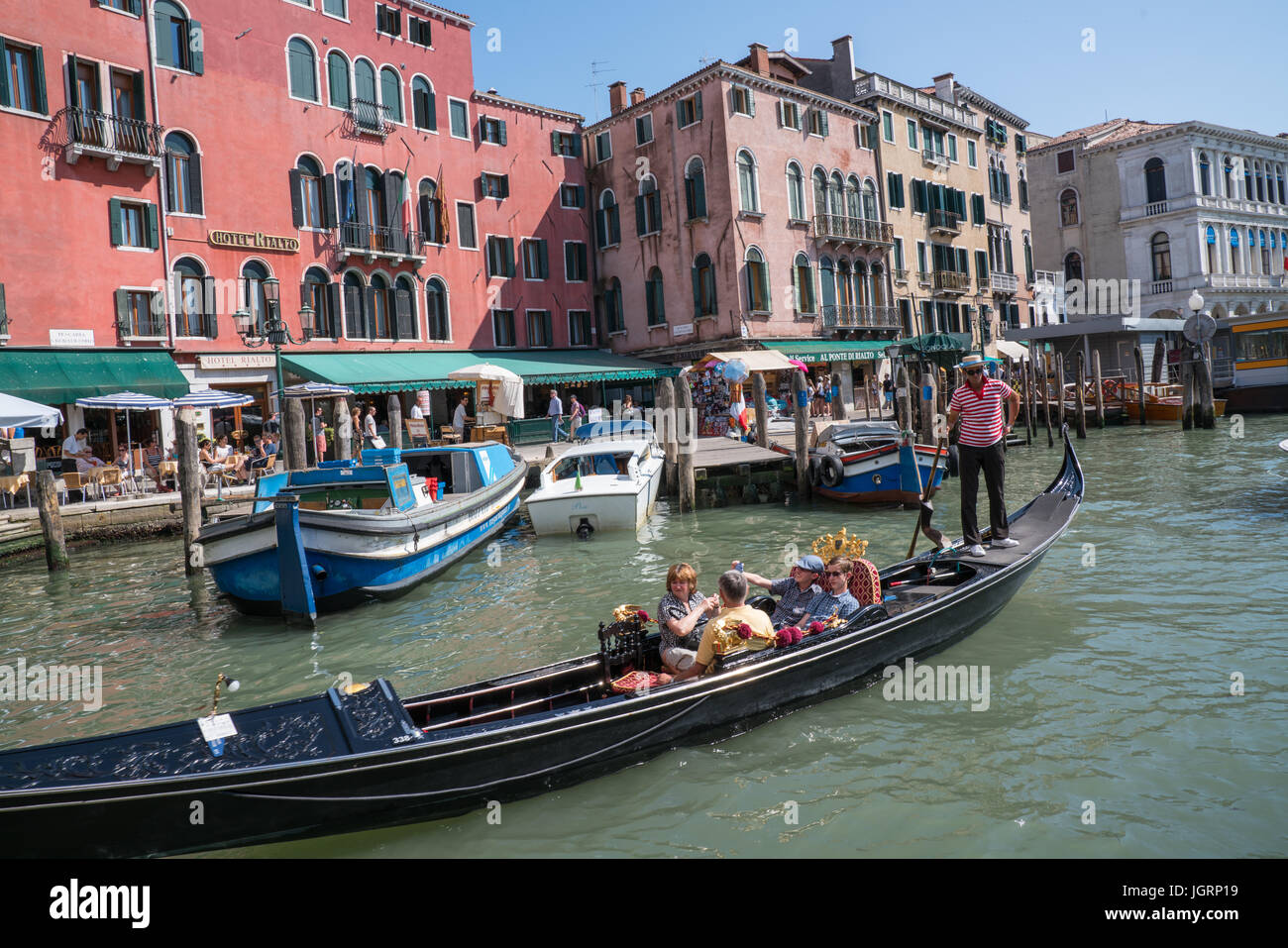 Canal and gondola canal and gondola hi-res stock photography and images ...
