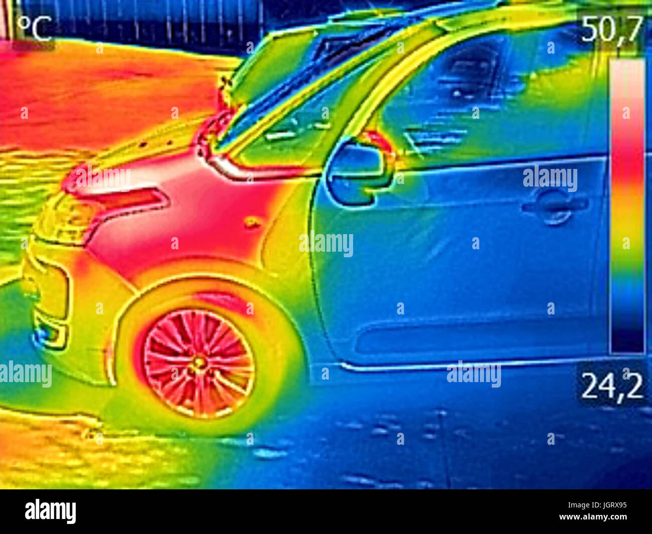 Infrarot-Thermografie-Bild zeigt, Auto Motor nach der Fahrt Stockfotografie  - Alamy