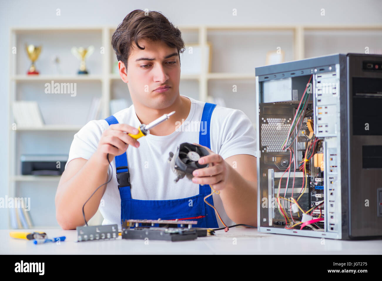 Computer Rebort Man Computer repairman repairing desktop computer Stock Photo - Alamy