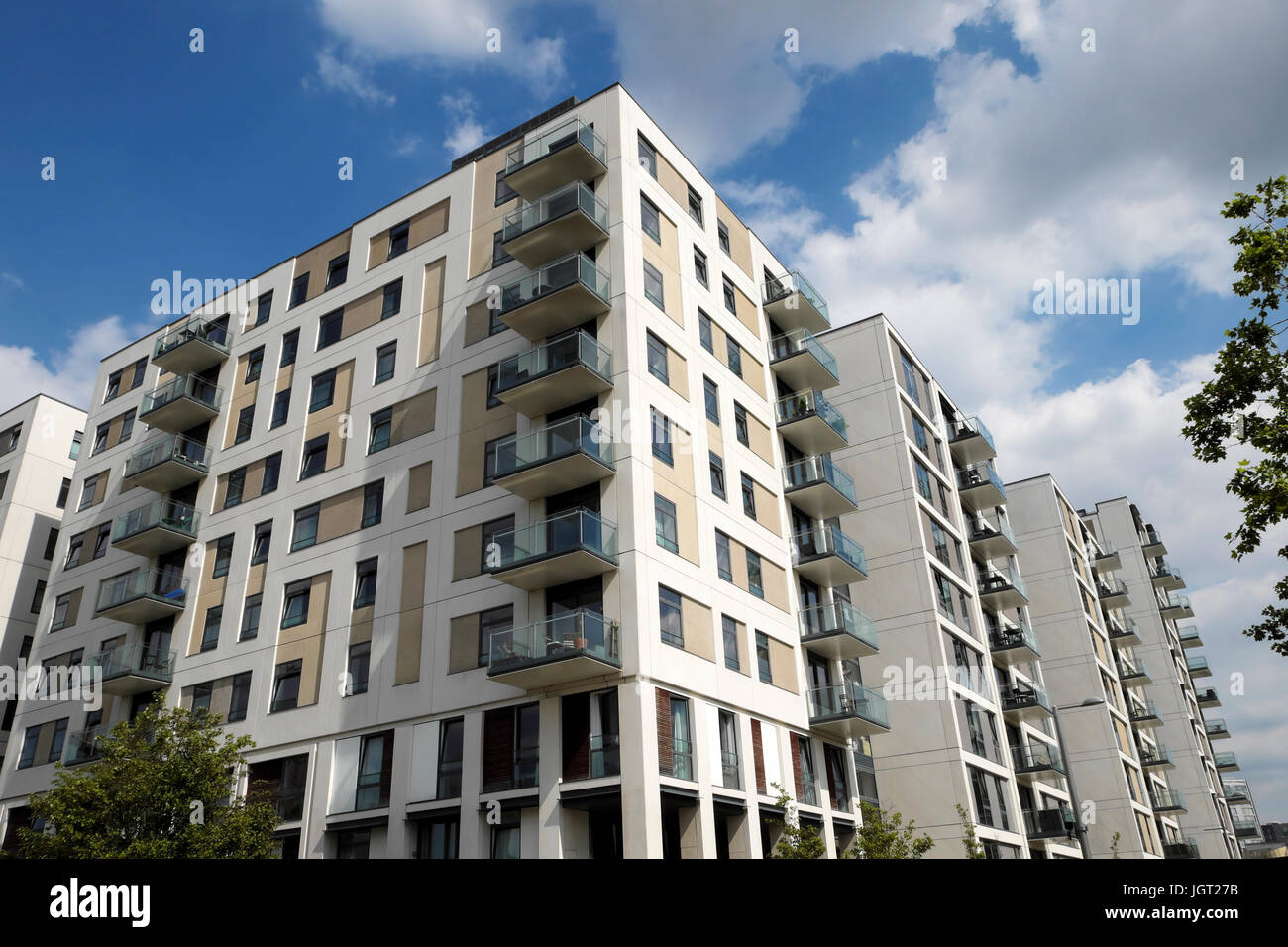 New modern apartment block of flats on the edge of queen elizabeth olympic park in stratford newham east london england uk kathy dewitt