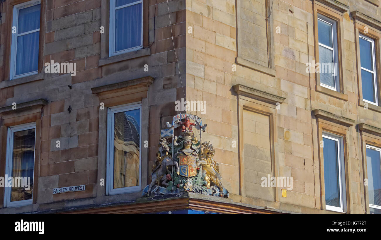 Paisley Road West Govan Glasgow royal coat of arms in a stiong loyalist area Stock Photo