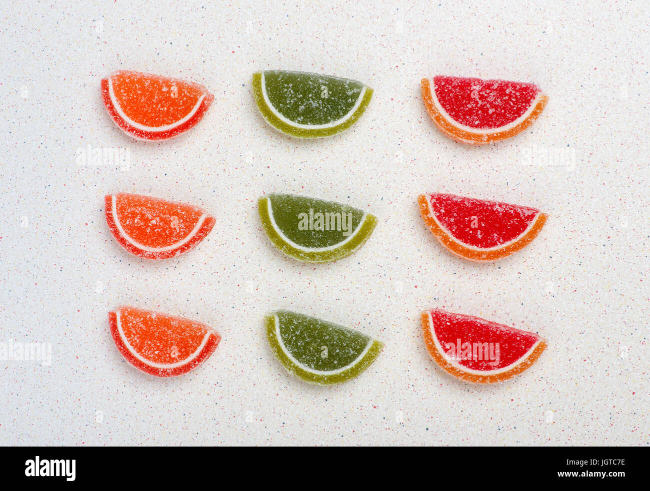 Fruit jelly in the form of citrus fruits are divided by color into ...