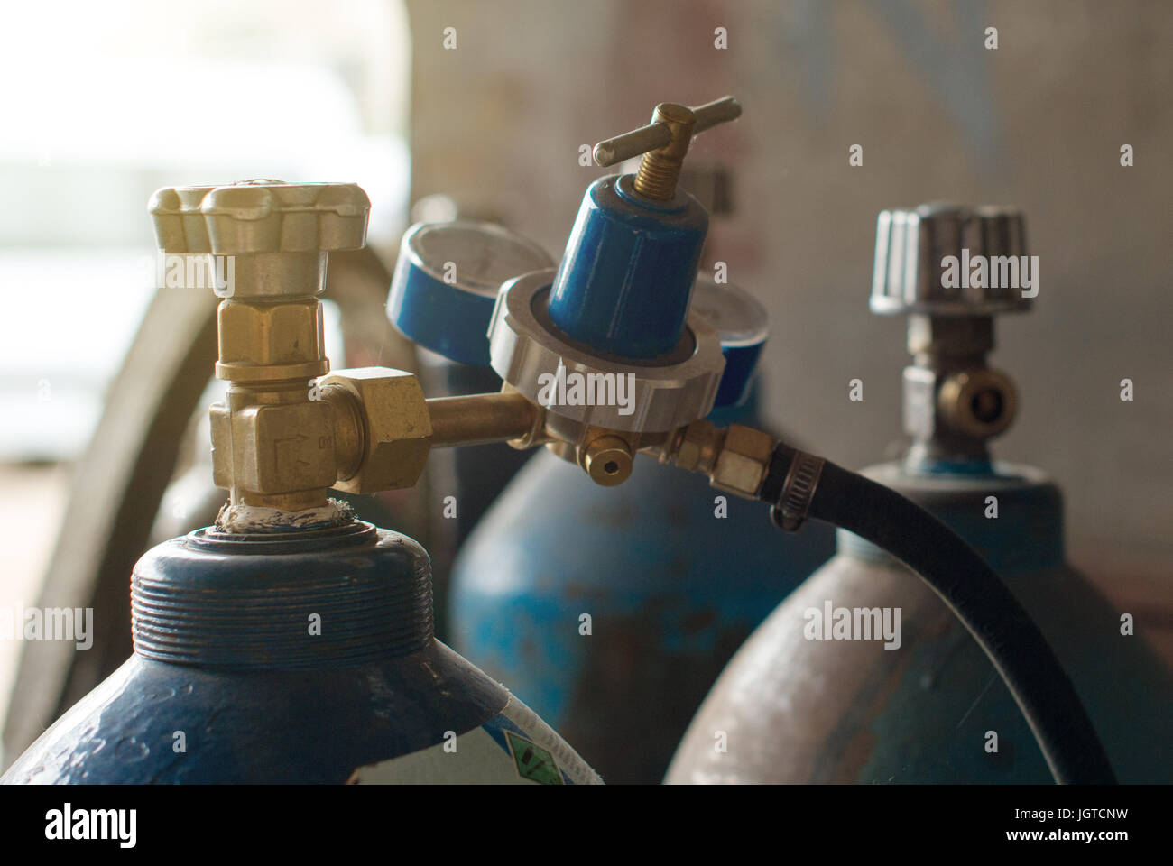 Balloon gas cylinder hi-res stock photography and images - Alamy