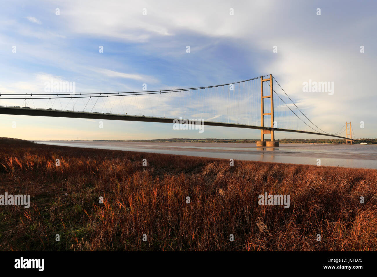 Autumn, Humber Bridge, from Barton-upon-Humber village side, East Riding of Yorkshire, England Stock Photo