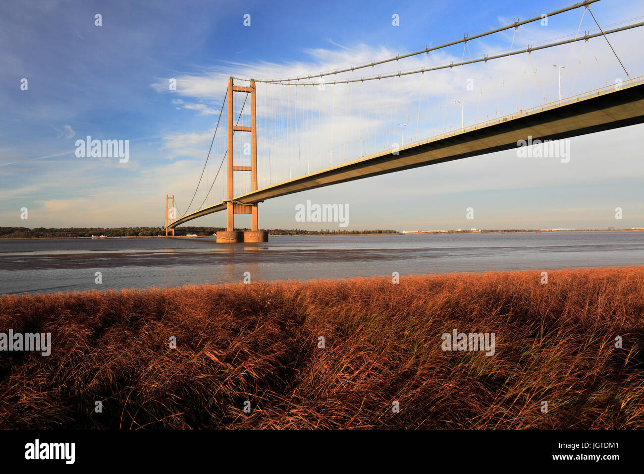 Autumn, Humber Bridge, from Barton-upon-Humber village side, East Riding of Yorkshire, England Stock Photo