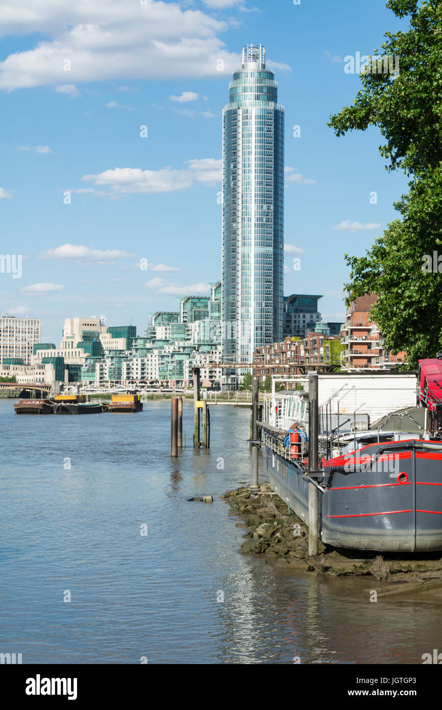St George Wharf Tower in Nine Elms, Vauxhall, London, UK Stock Photo