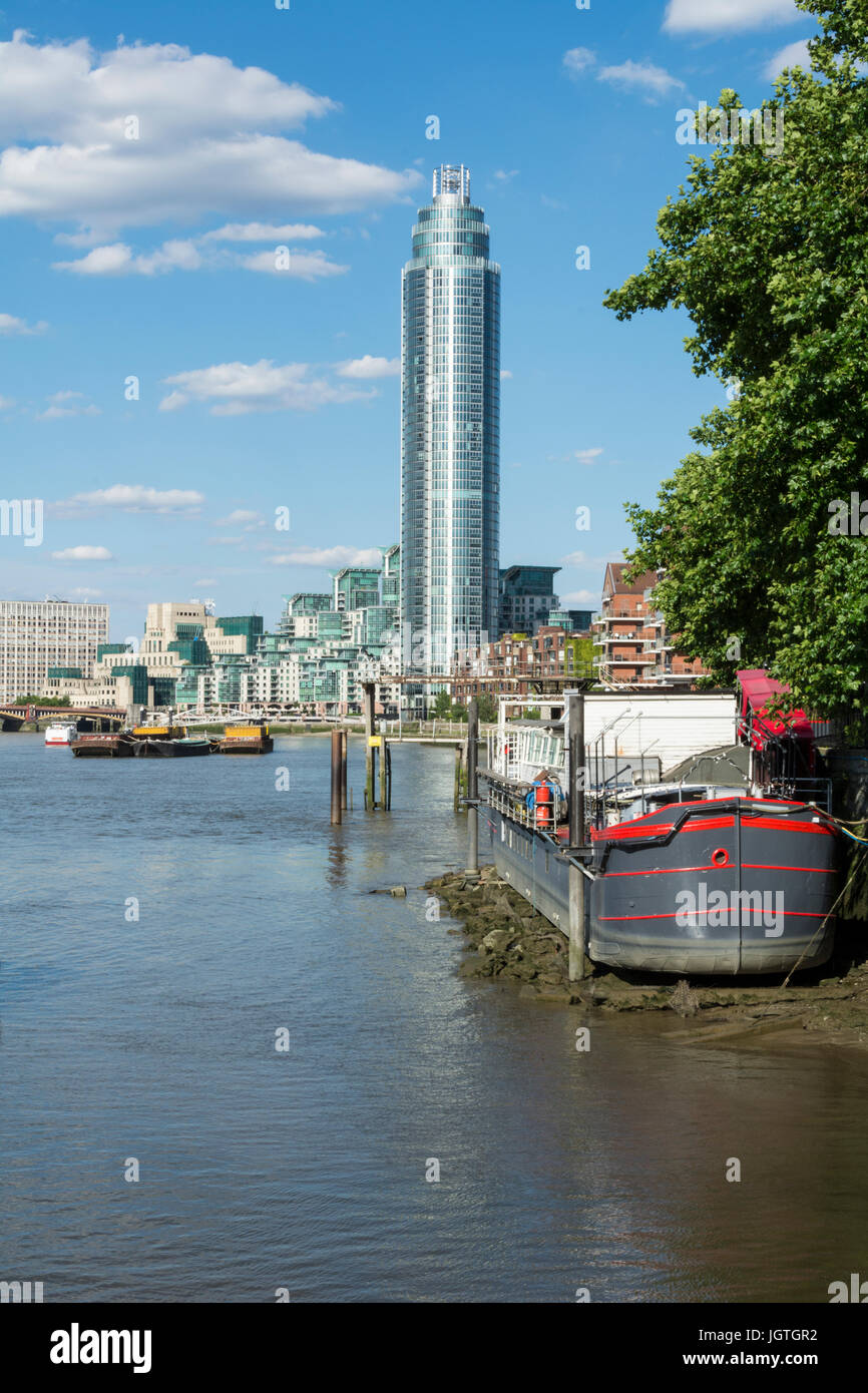 St George Wharf Tower in Nine Elms, Vauxhall, London, UK Stock Photo