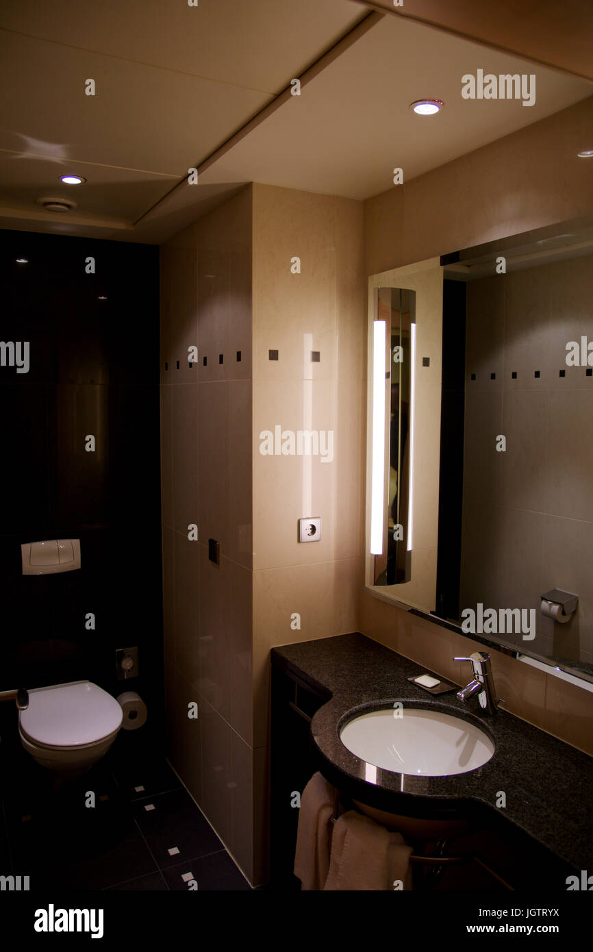 Hotel bathroom furniture High Resolution Stock Photography and Images