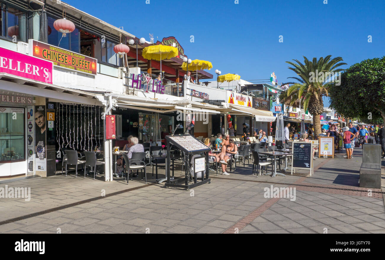 Restaurants an shops at promenade Avenida de las Playas, known as plastic  mile, Puerto del Carmen, Lanzarote island, Canary islands, Spain, Europe  Stock Photo - Alamy