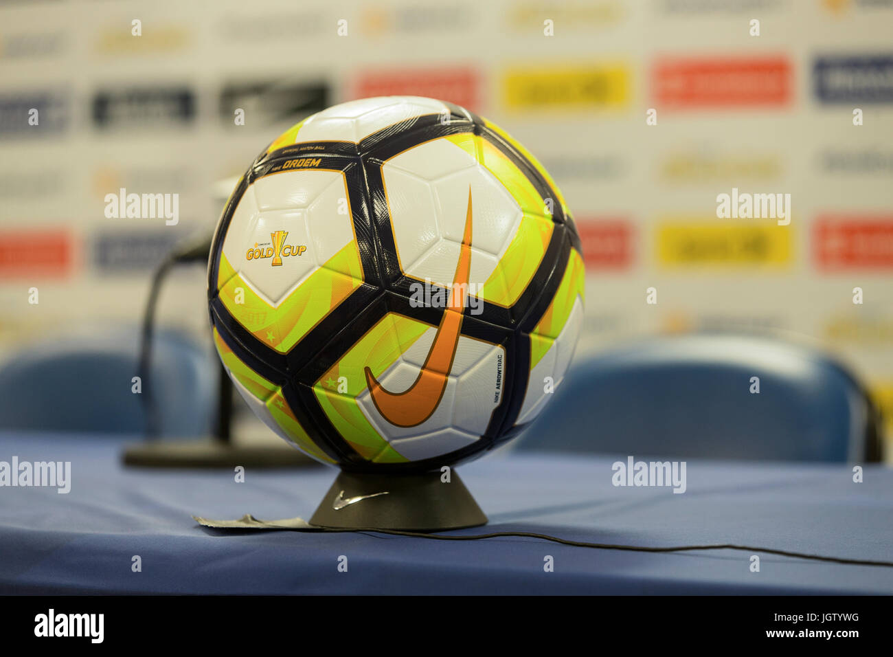 Iniciativa Masaje cerca Harrison, NJ USA - July 7, 2017: Official Nike ball of CONCACAF Gold Cup on  display at Red Bulls Arena Stock Photo - Alamy