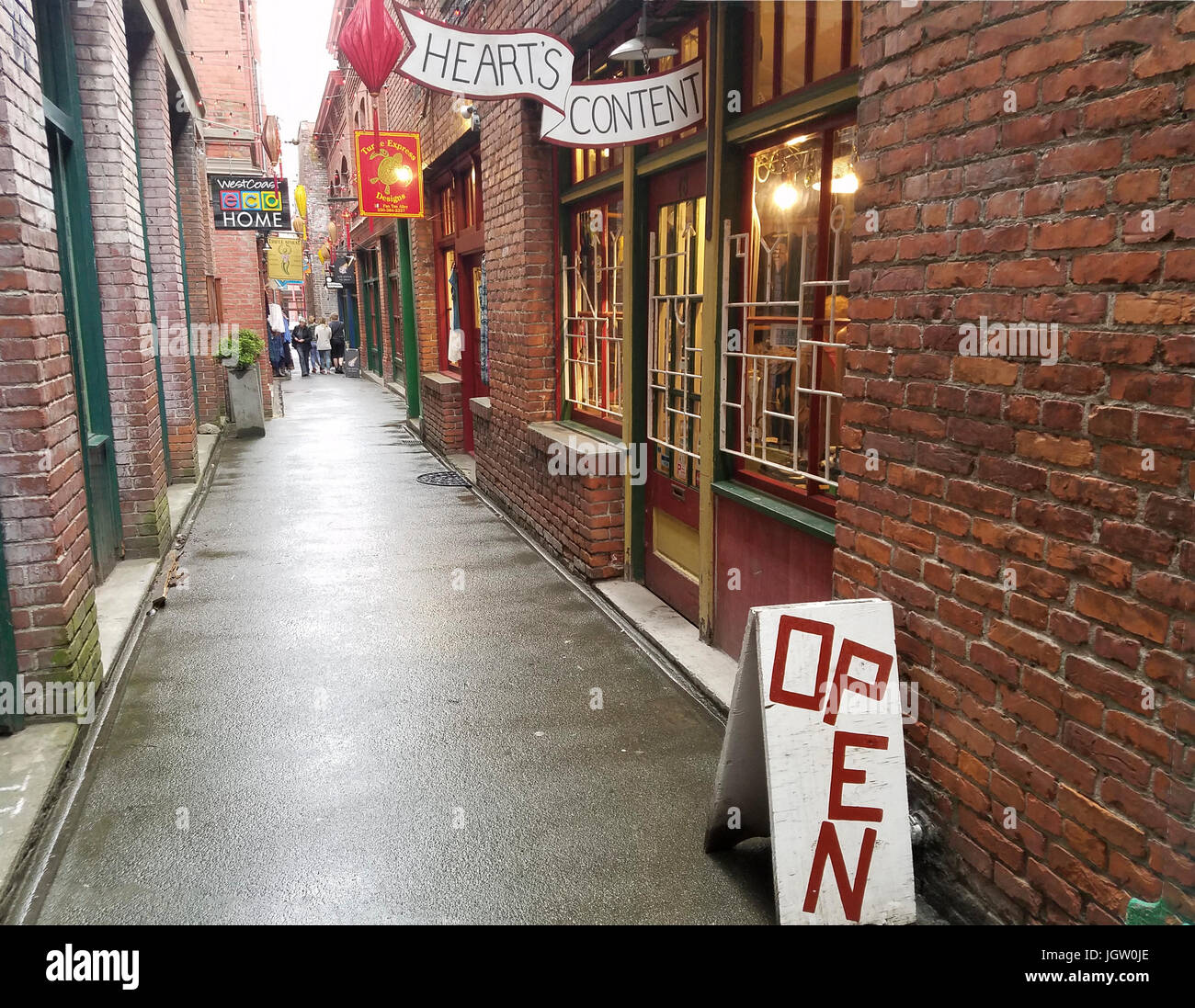 Fan Tan Alley, originally Victoria Chinatown's opium den and center of gambling. Now it's lined with tourist shops. The alley is only 3 1/2 feet (a me Stock Photo