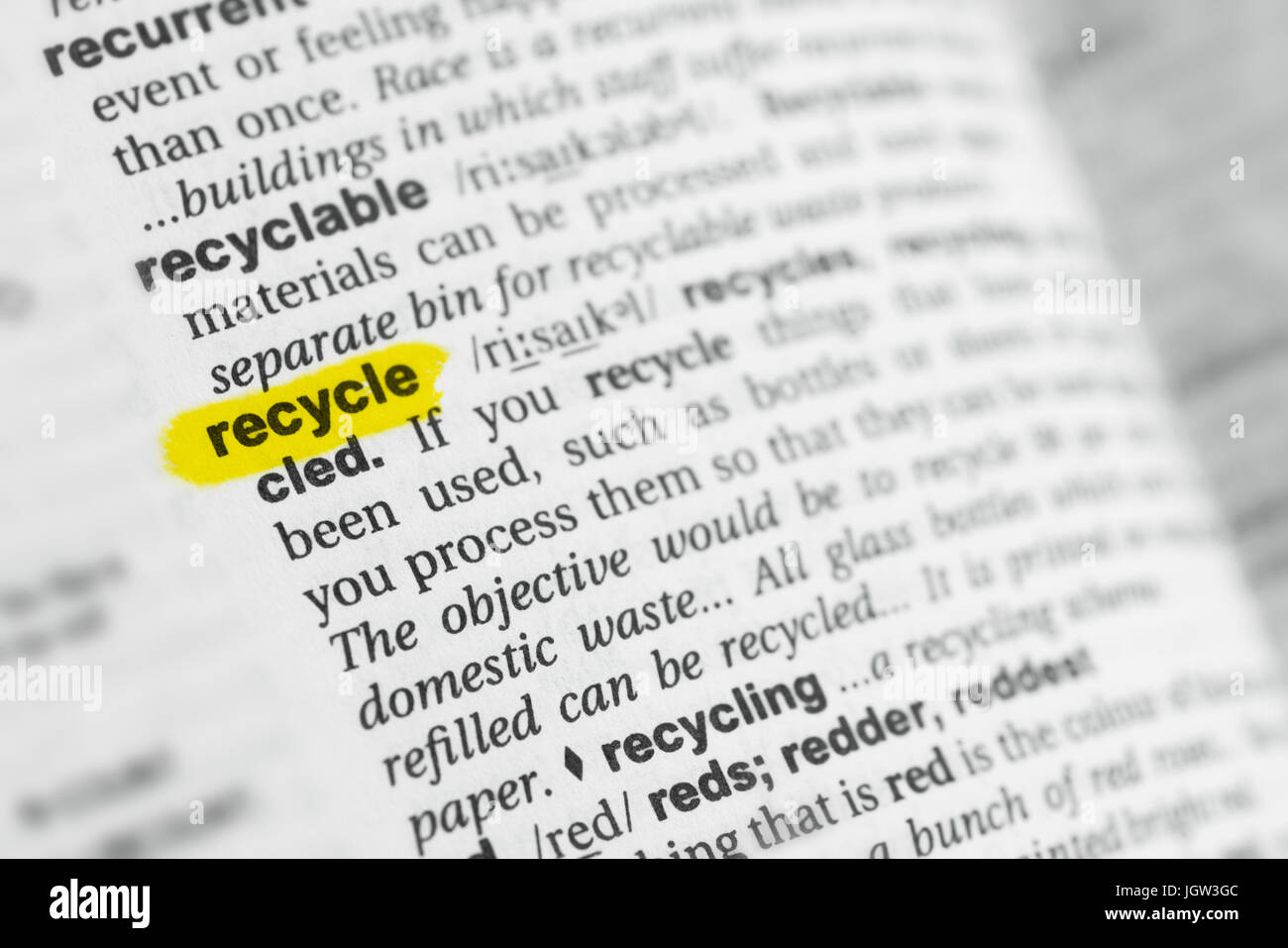 Highlighted English word "recycle" and its definition at the dictionary