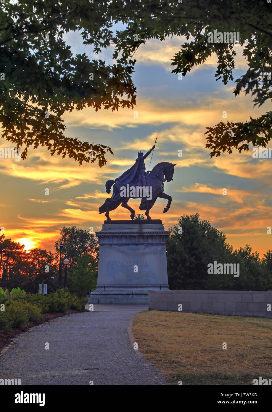 The sunset over the Apotheosis of St. Louis statue of King Louis IX of France, namesake of St. Louis, Missouri in Forest Park, St. Louis, Missouri. Stock Photo