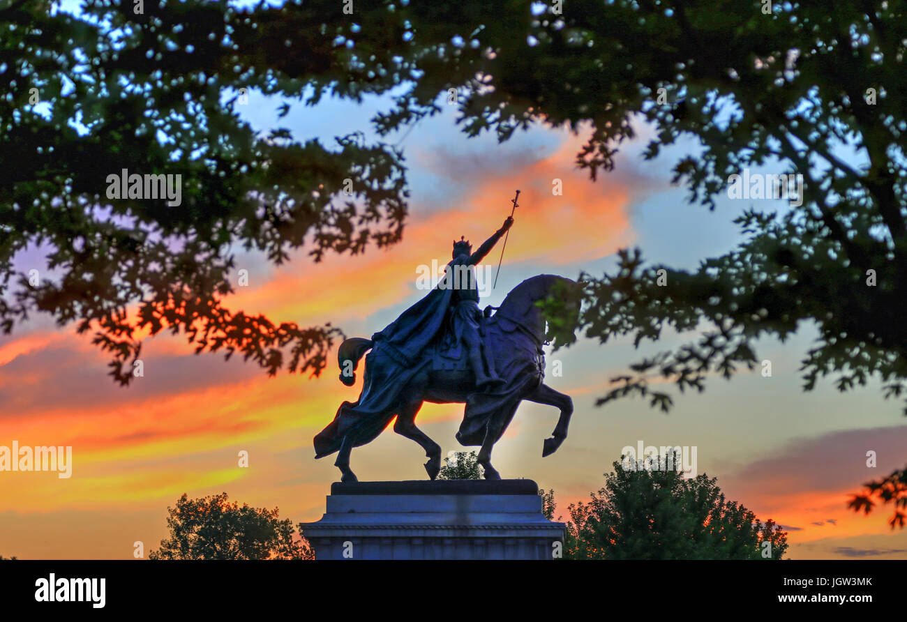 The sunset over the Apotheosis of St. Louis statue of King Louis IX of France, namesake of St. Louis, Missouri in Forest Park, St. Louis, Missouri. Stock Photo