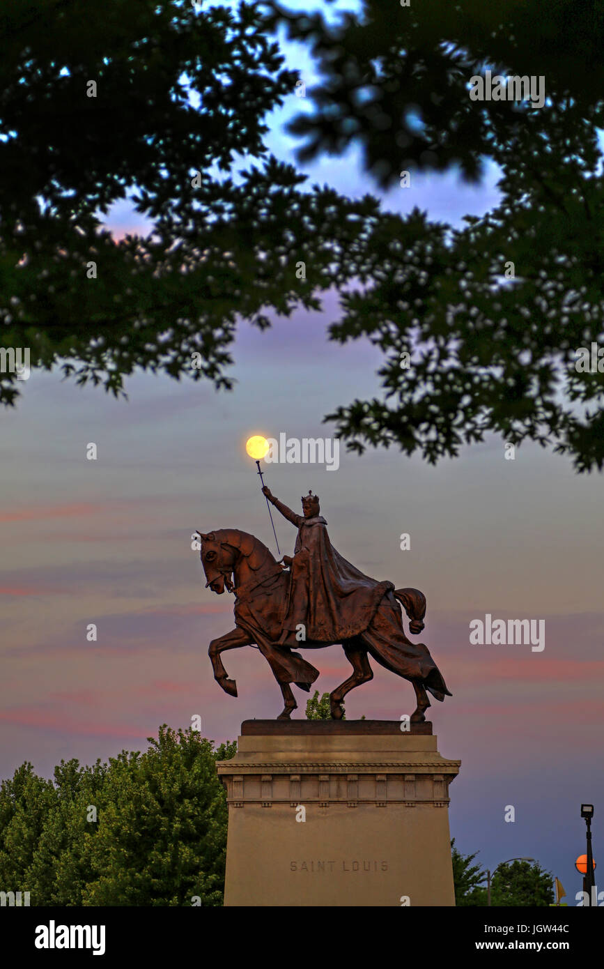 The moon over the Apotheosis of St. Louis statue of King Louis IX of France, namesake of St. Louis, Missouri in Forest Park, St. Louis, Missouri. Stock Photo