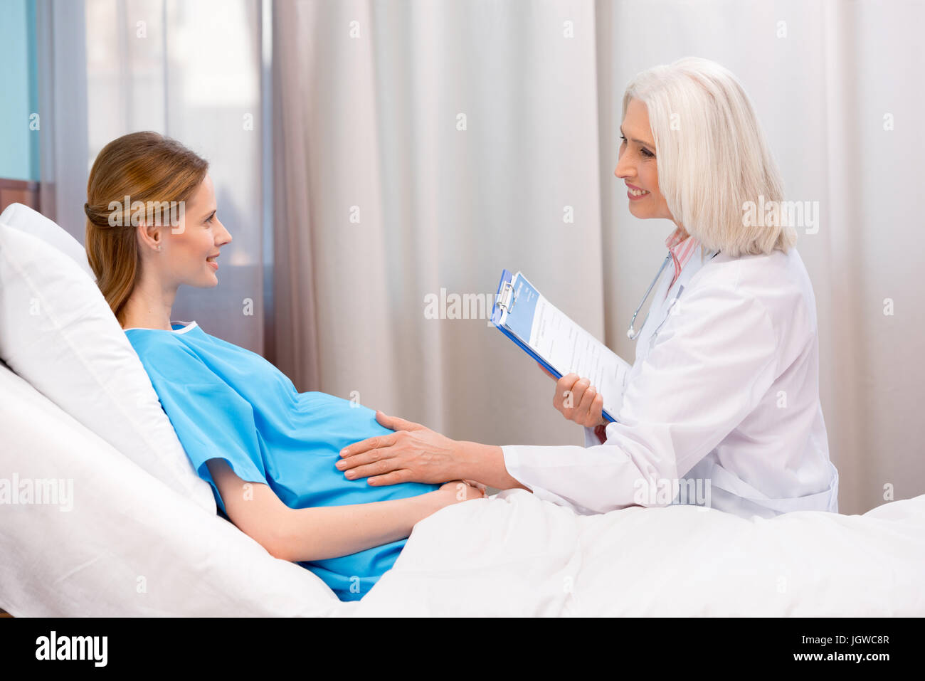 Госпитализация беременных. Госпитализация беременных. Беременные в больнице. Госпитализация беременных. Беременная женщина в балнитсе.