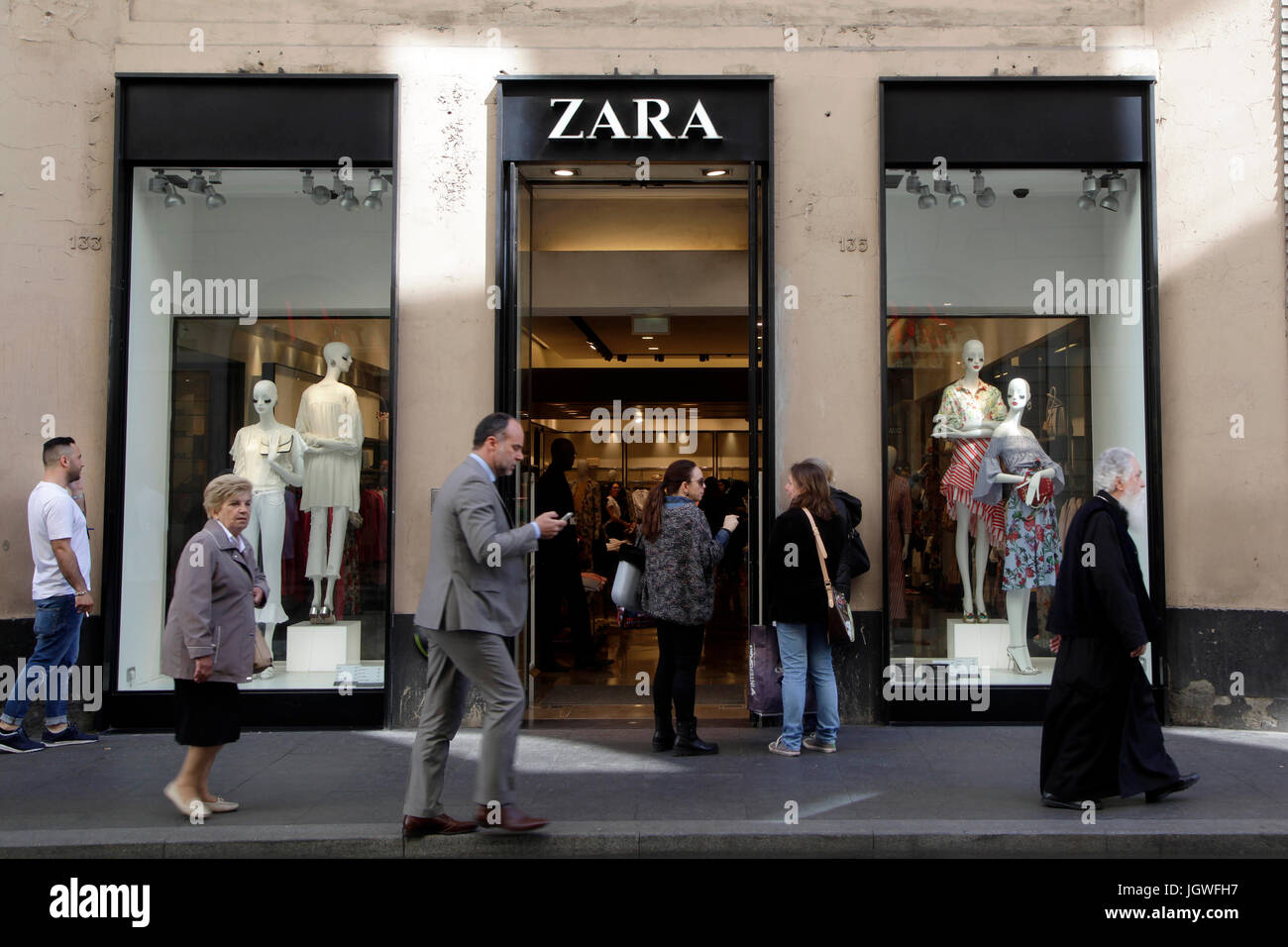 Zara Store Entrance High Resolution 