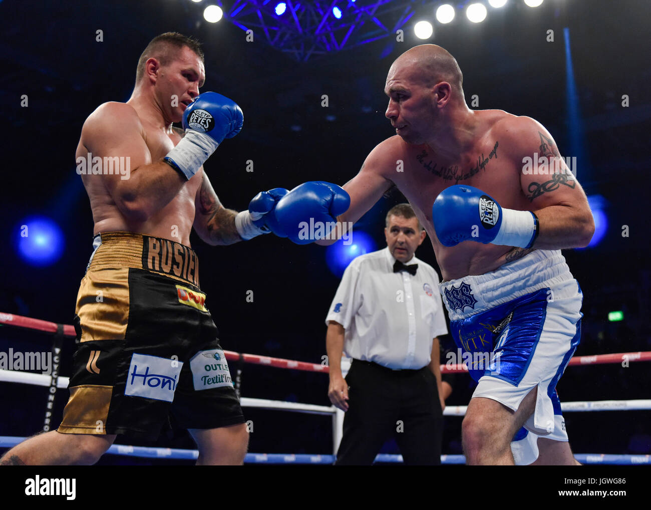 Saturday 8th of July 2017: Boxing, Braehead Arena, Glasgow, Scotland. Boxing - Edinburgh boxer Stephen Simmons defeats Lukasz Rusiewicz in the Cruiserwight division Stock Photo