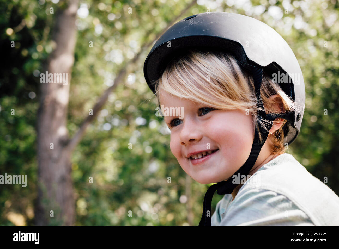 Wearing safety helmet hi-res stock photography and images - Alamy