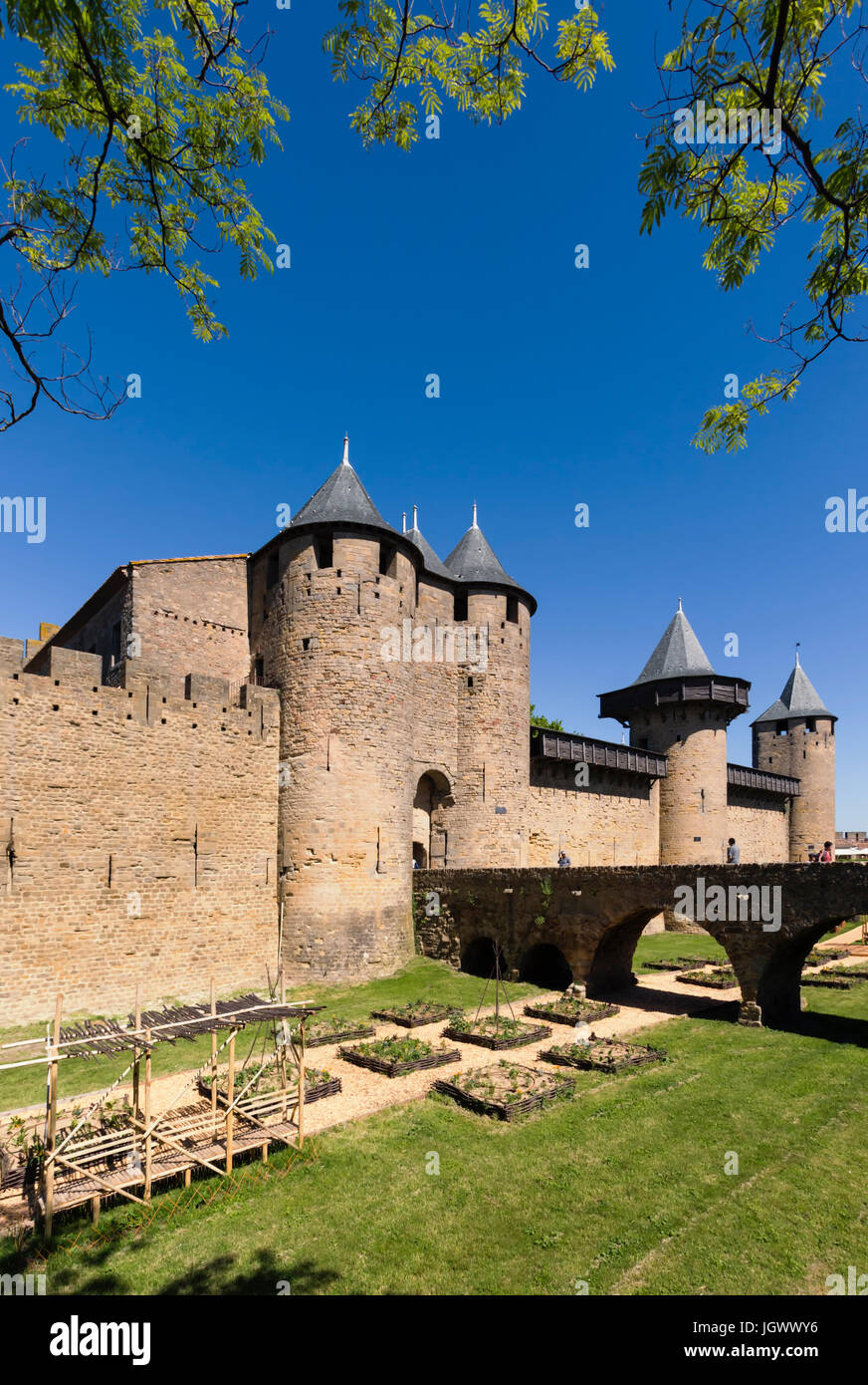 Carcassonne, Languedoc-Roussillon, France. Le Chateau; a fortress within the walls of the fortified city. The Cite de Carcassonne is a UNESCO World He Stock Photo