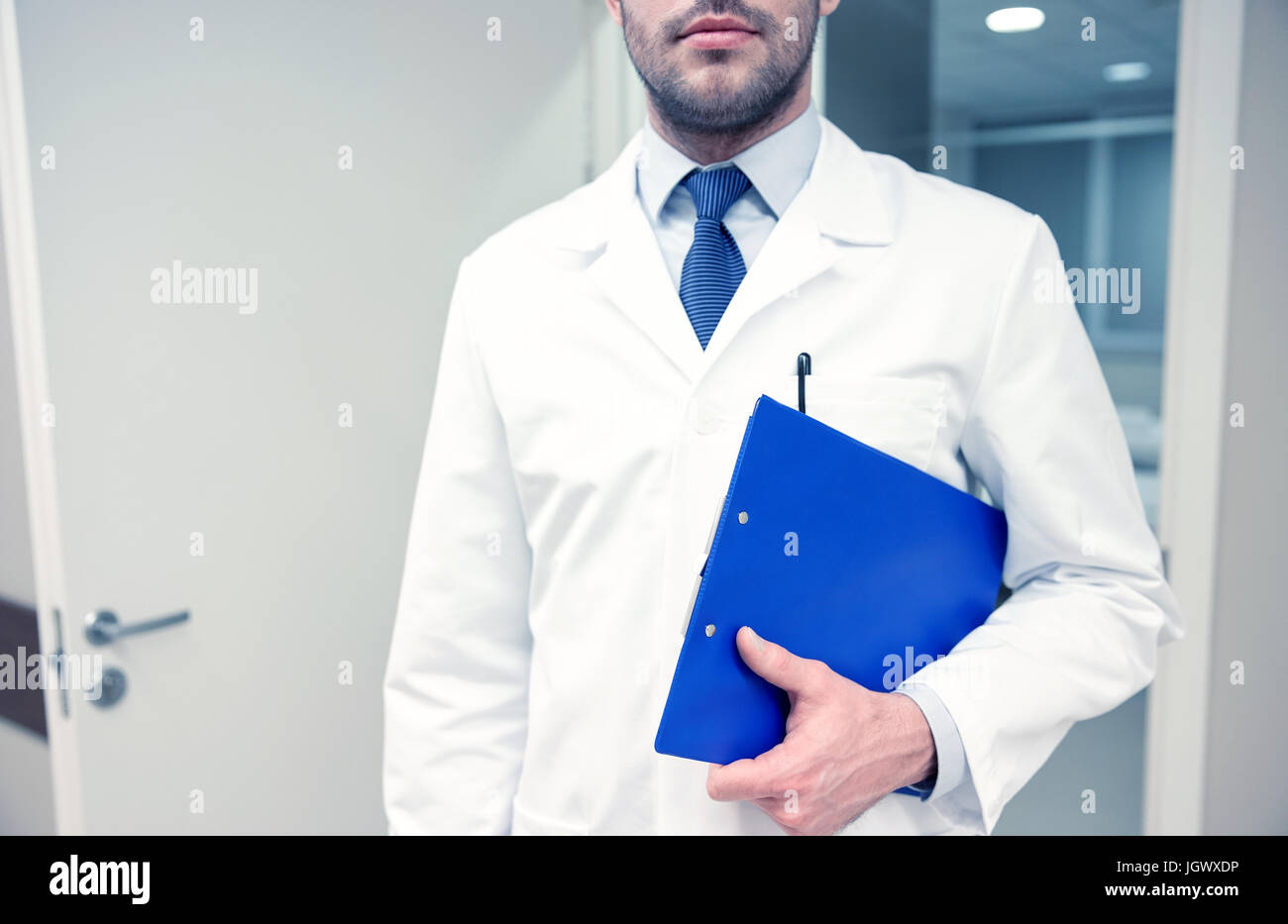 close up of doctor with clipboard at hospital Stock Photo - Alamy
