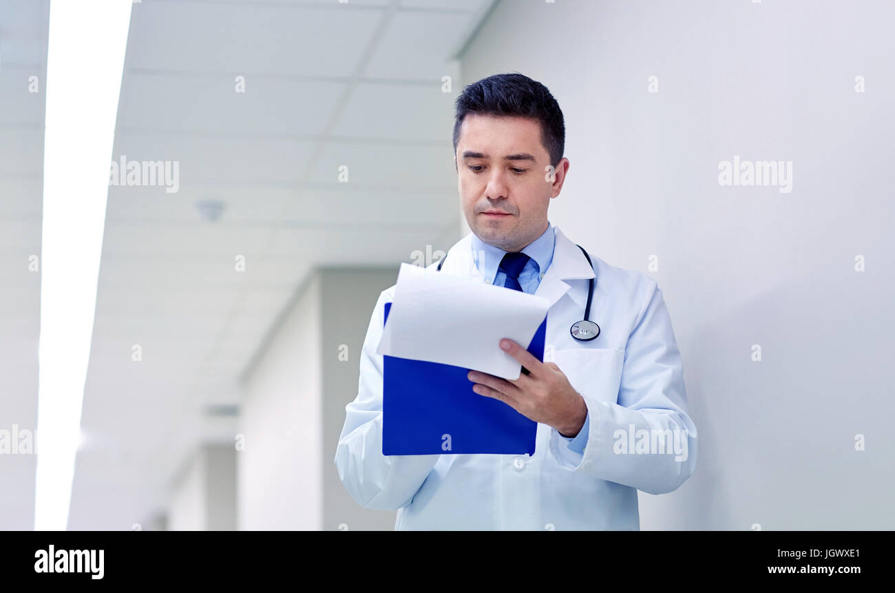 doctor with clipboard at hospital corridor Stock Photo - Alamy