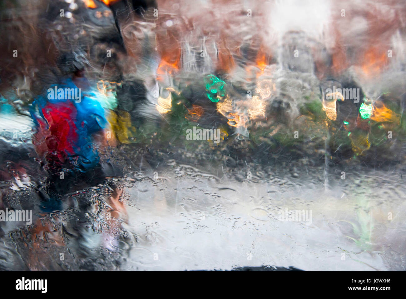 Rain soaked windscreen hires stock photography and images Alamy