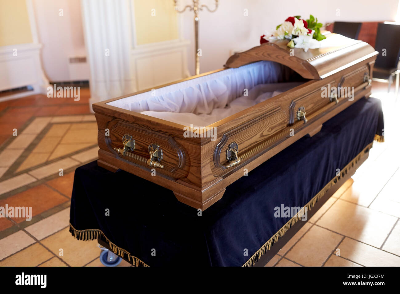coffin at funeral in church Stock Photo Alamy
